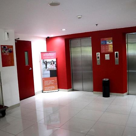 Amaris Hotel Dr. Susilo Grogol Jakarta Exterior foto
